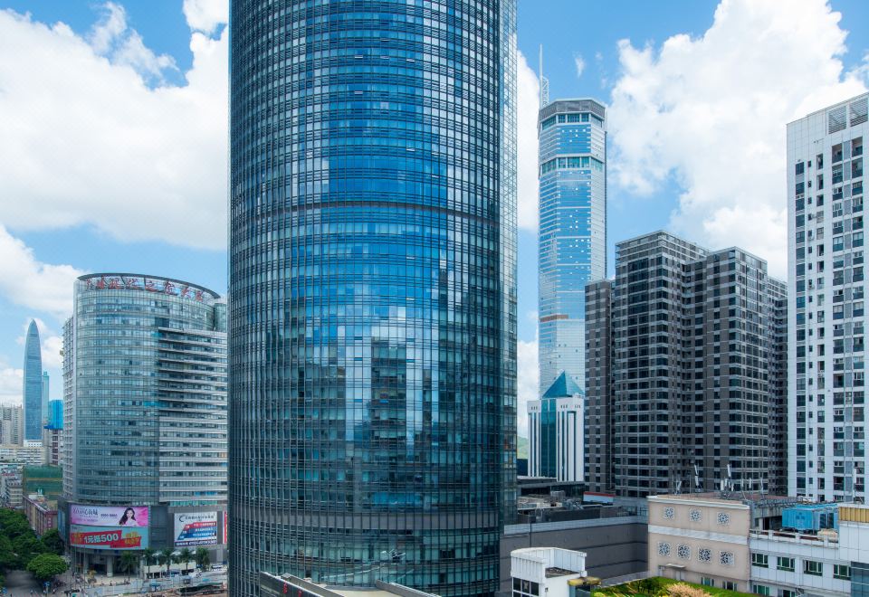 Exterior of Huaqiang Plaza Hotel in Shenzhen